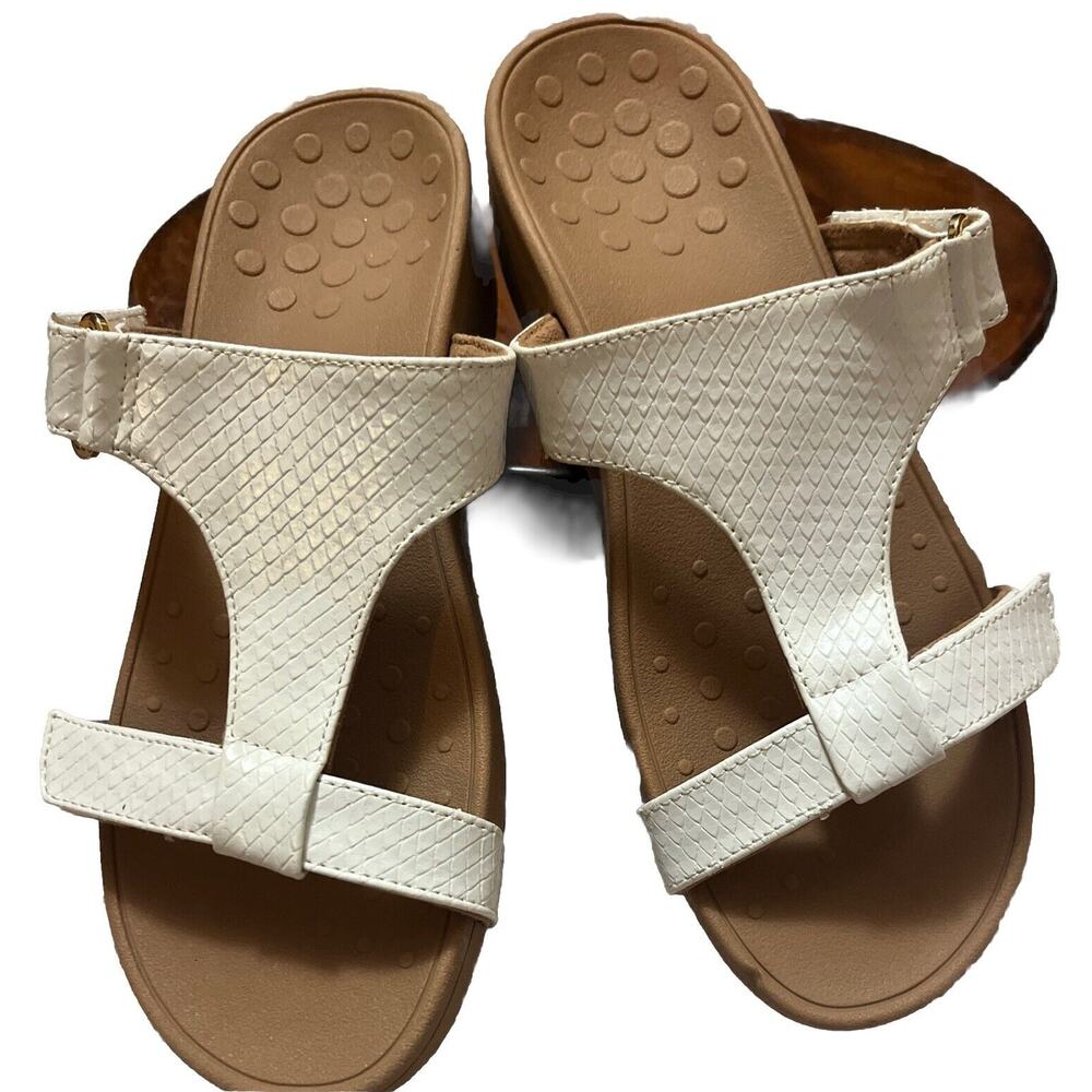 Vionic Women's Cream Flats